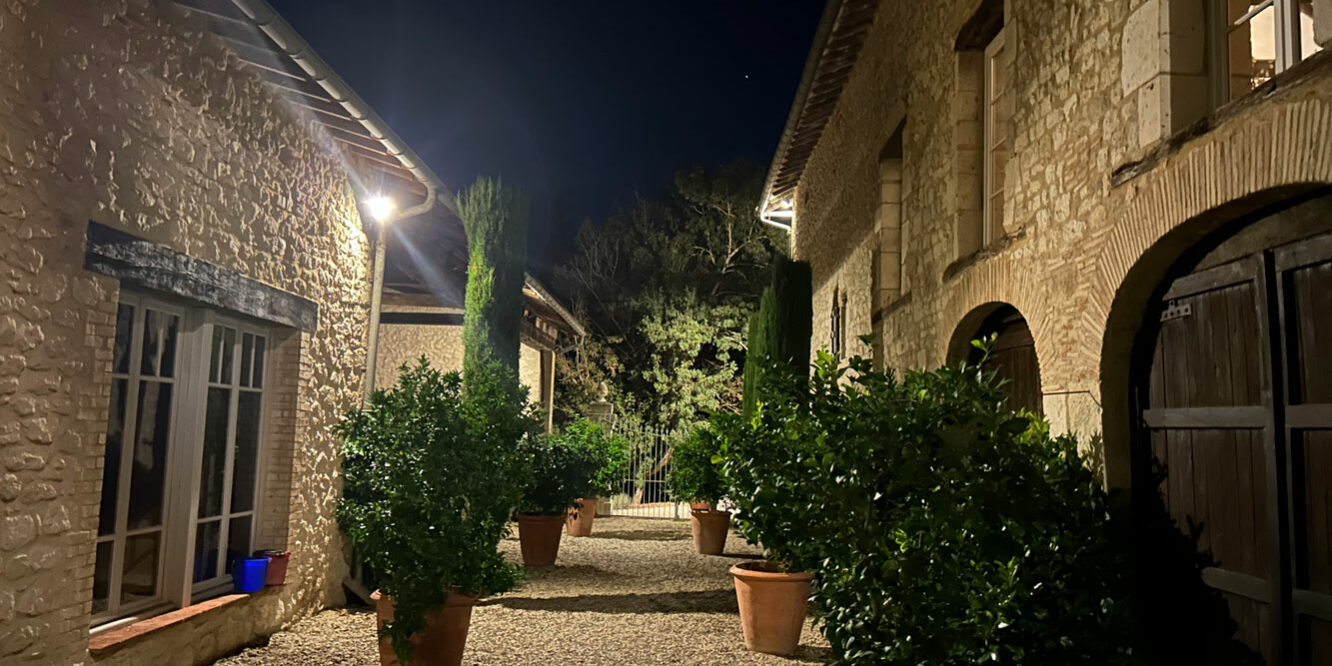 une belle maison d'hôtes de charme dans le Tarn, pour visiter la région, idéalement situé entre Albi, Gaillac et Cordes