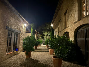 une belle maison d'hôtes de charme dans le Tarn, pour visiter la région, idéalement situé entre Albi, Gaillac et Cordes